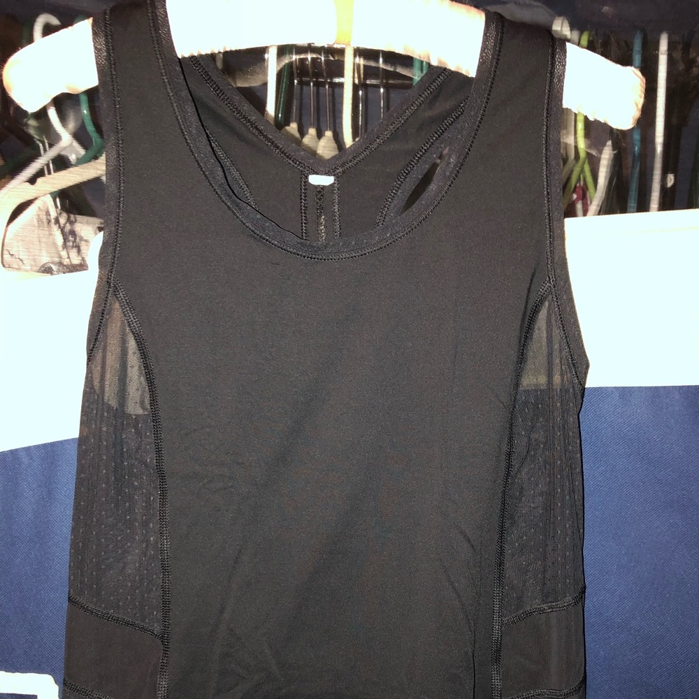 Lululemon tank size 4